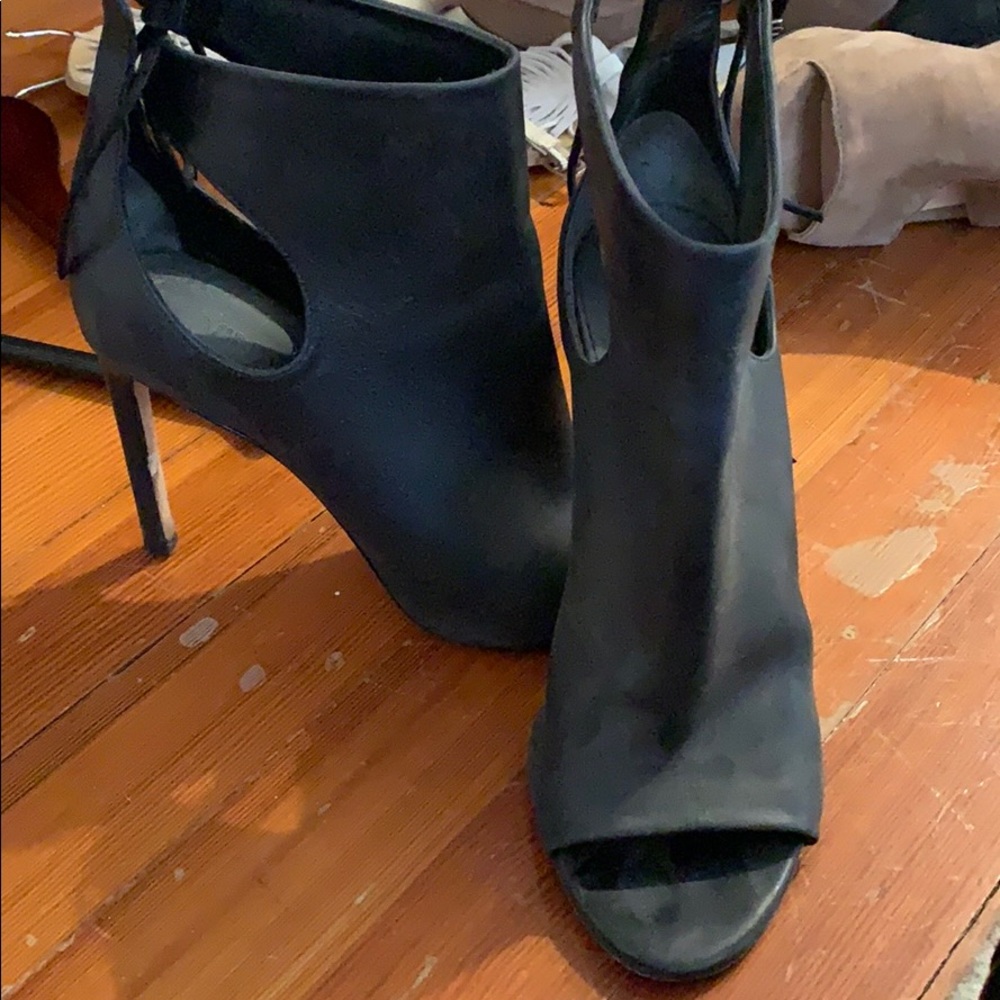 Vince heels